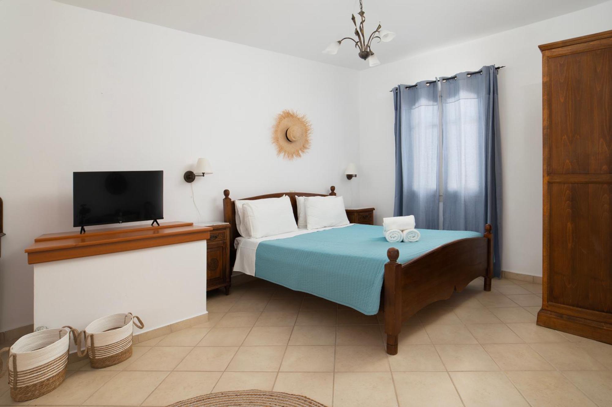 Almar Apartments Batsi  Bagian luar foto